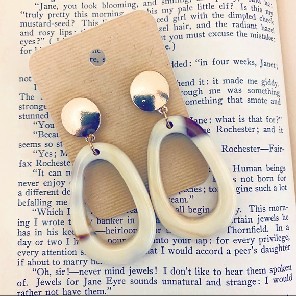 Hand Crafted Jewelry - 🎄Final Price🎄Long stone like resin earrings NWT
